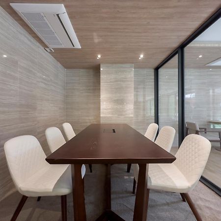 Ramada By Wyndham Bangkok Ten Ekamai Residences 外观 照片