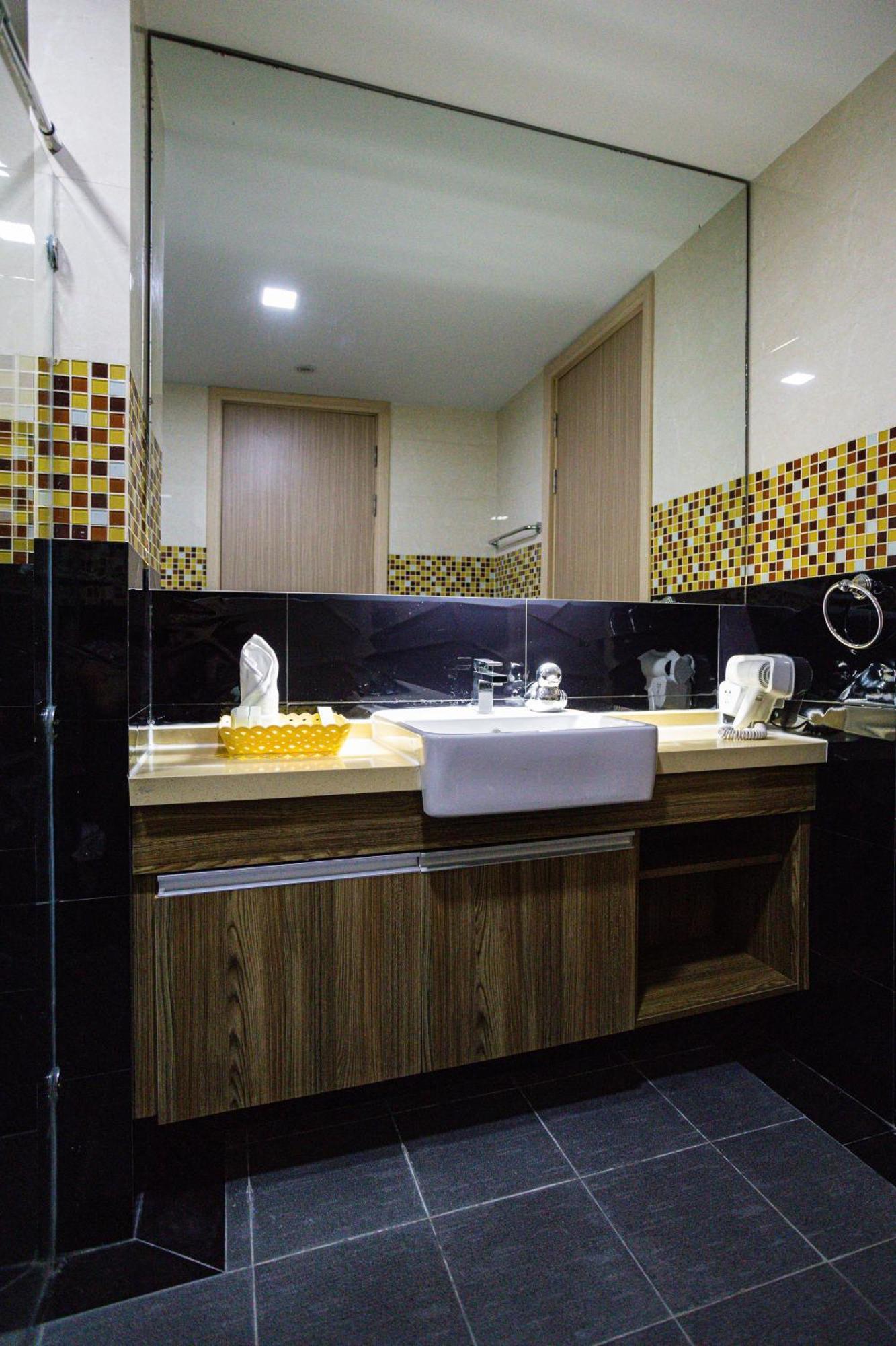 Ramada By Wyndham Bangkok Ten Ekamai Residences 外观 照片