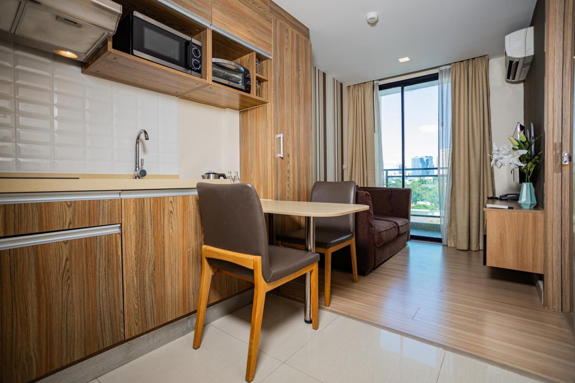 Ramada By Wyndham Bangkok Ten Ekamai Residences 外观 照片