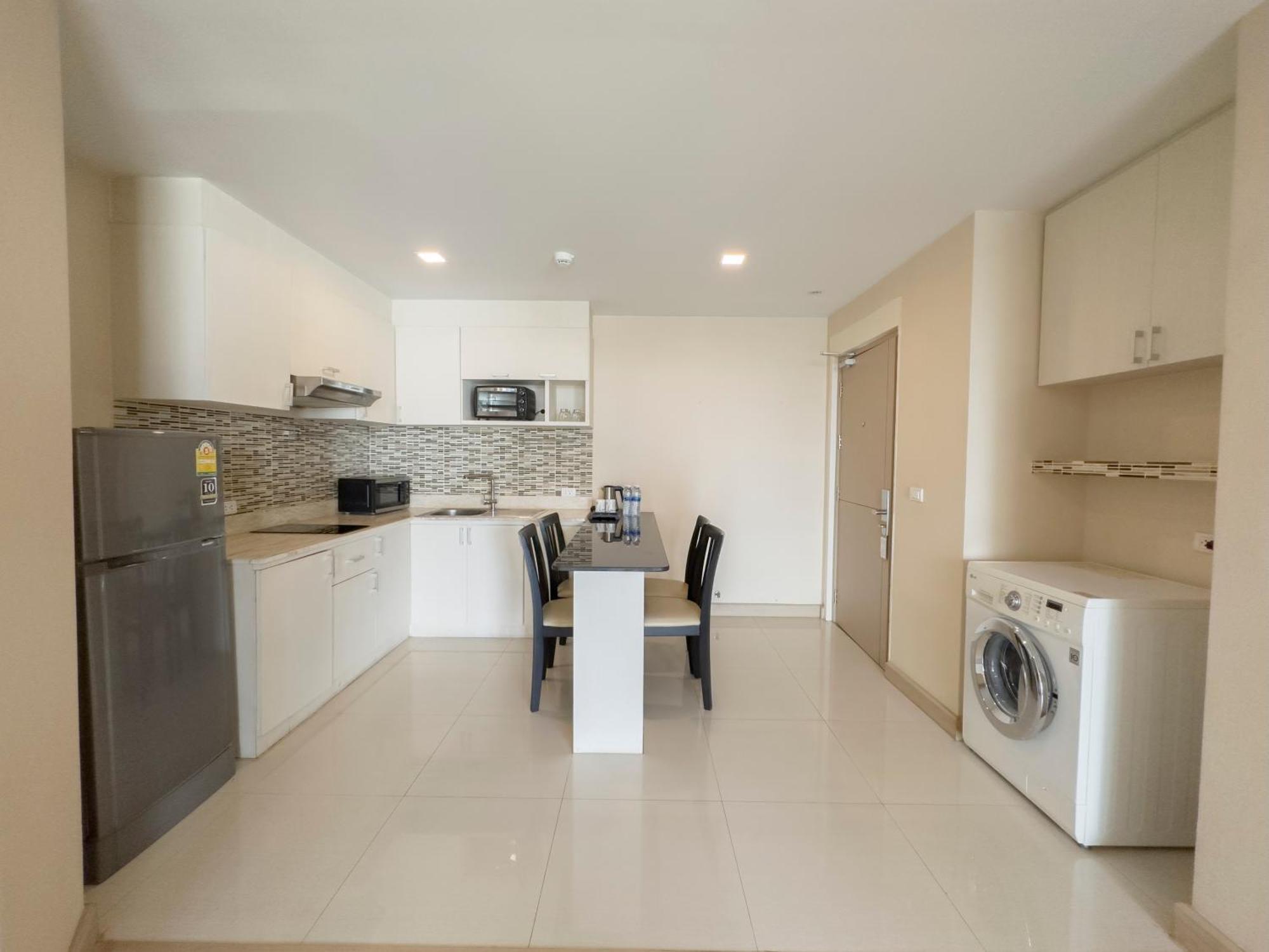 Ramada By Wyndham Bangkok Ten Ekamai Residences 外观 照片