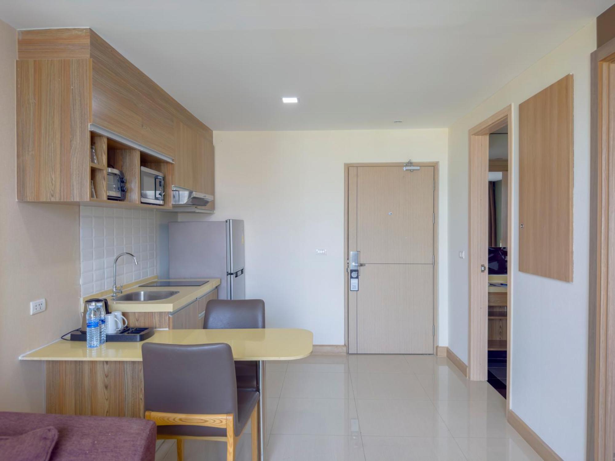 Ramada By Wyndham Bangkok Ten Ekamai Residences 外观 照片
